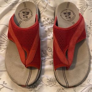 Merrell Women's Size 6 Belluna Breeze Banner Red Leather Flip Flops  Sandals